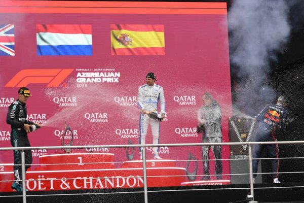 星空体育入口 F1卡塔尔站冲刺赛皮亚获胜 维斯塔潘加冕三冠王