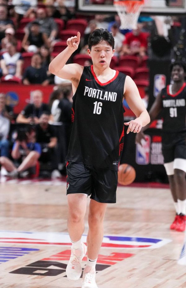 星空体育娱乐平台 杨瀚森未登场夏普24+9+5 开拓者主场轻取老鹰